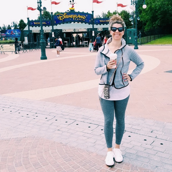 Meet your Posher! - Picture 3 of 3